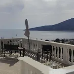 Nikos